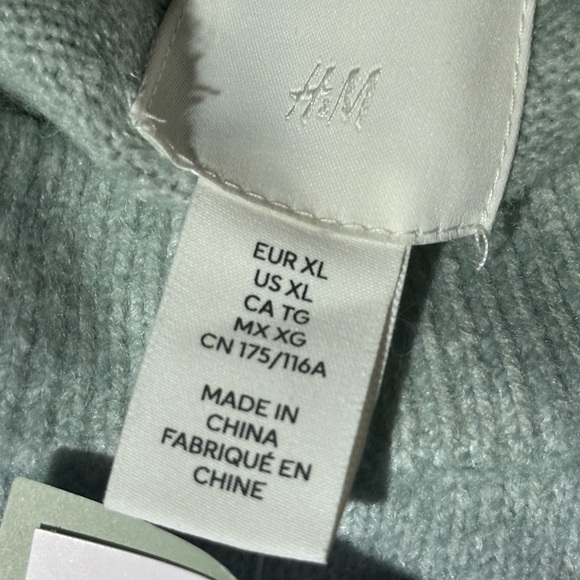 Mint green H&M sweater with a little twinkle! - Picture 3 of 8